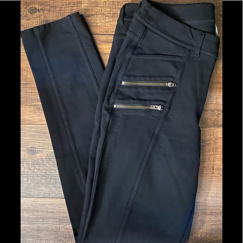 ATHLETA ZIPPER FRONT PANTS IN SIZE 8, EUC, Black